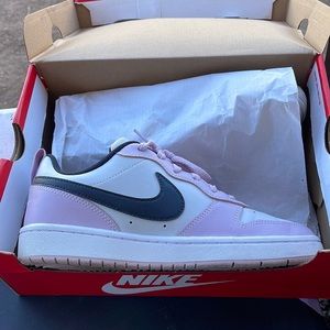 Nike Court Borough Low 2